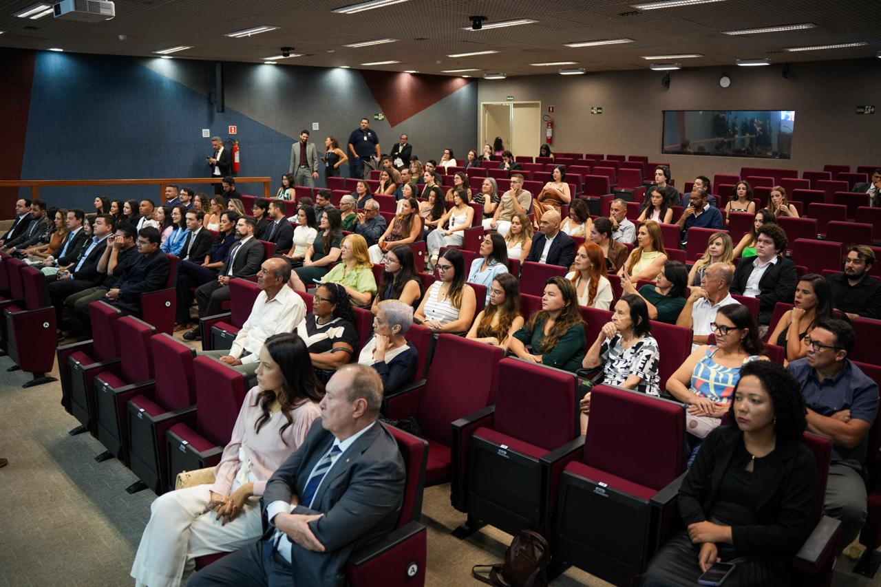 ANATECJUS ACOMPANHA POSSE DE 18 NOVOS TÉCNICOS JUDICIÁRIOS NO TJDFT